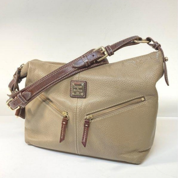 Dooney & Bourke Handbags - ✨️🤎 Dooney and bourke beige pebble leather shoulder bag ✨️🤎